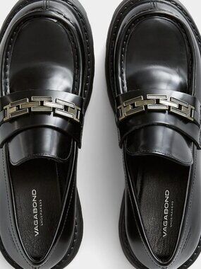 VAGABOND Cosmo 2.0 Chain Glossy Loafer in Black Size EU39